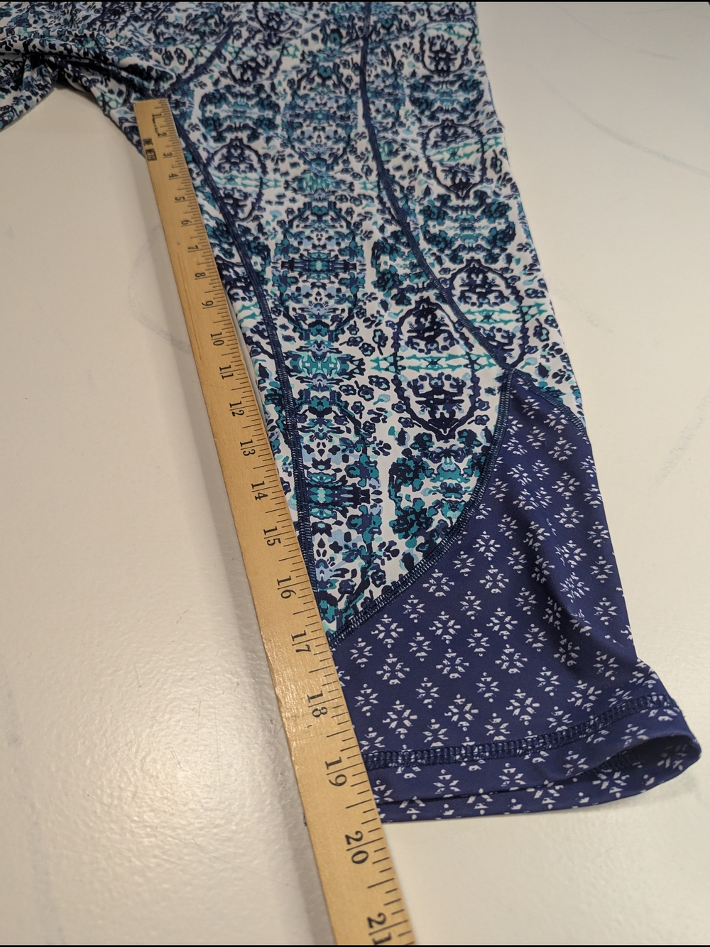 Apana Teal Blue Print Athletic Yoga Leggings Activewear Cropped Womens Size L - Picture 8 of 9